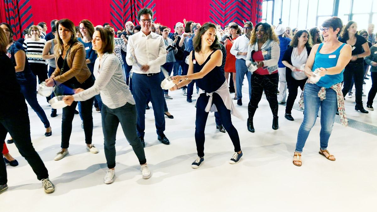 Tamborims des collaborateurs lors d'un team building percussions au Lab à Nantes